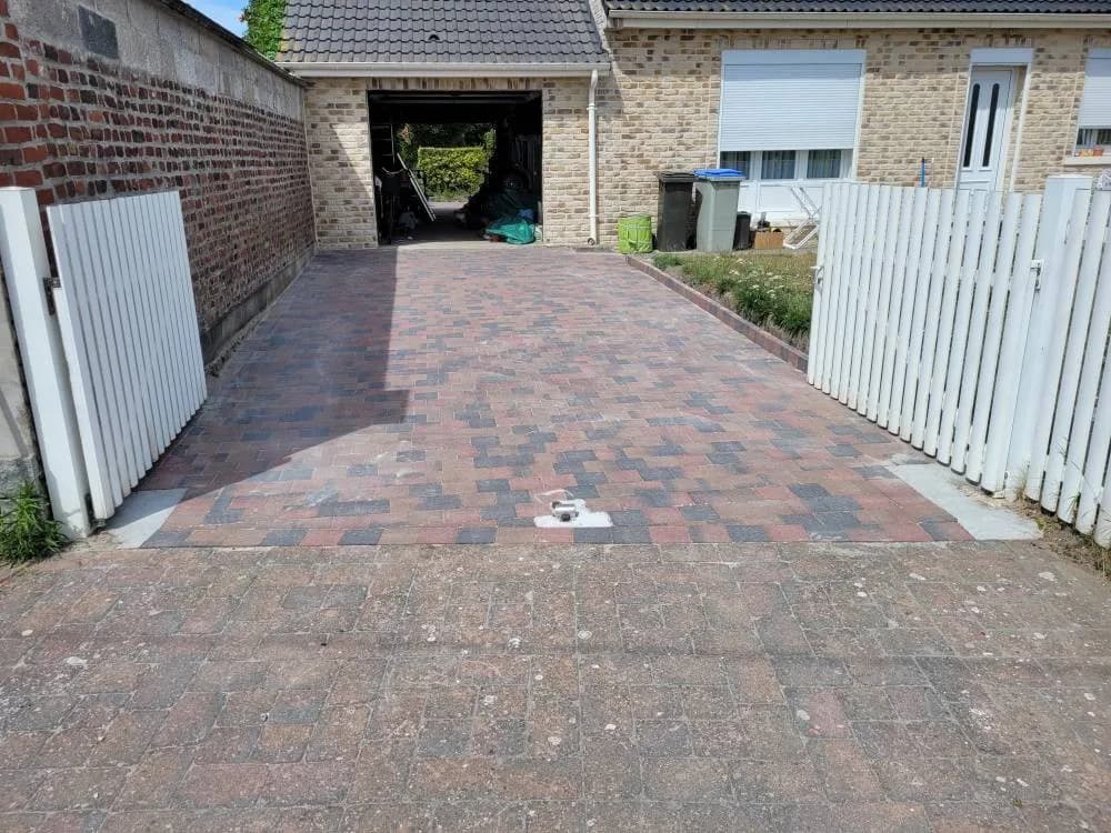 Création allée de garage et terrasse DOUAI — photo 2
