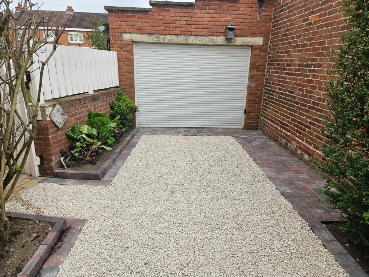 Création d'une allée de garage — Pavés et gravier sur dalle alvéolée — Cambrai (59) — photo 5