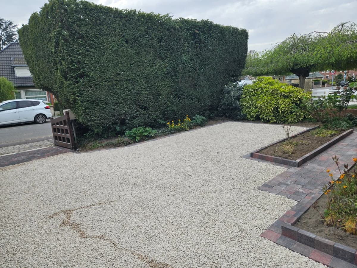 Création d'une allée de garage — Pavés et gravier sur dalle alvéolée — Cambrai (59) — photo 6