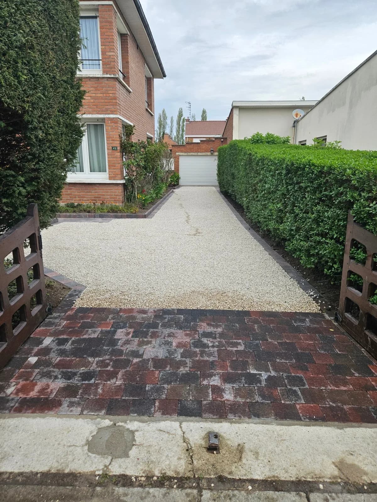 Création d'une allée de garage — Pavés et gravier sur dalle alvéolée — Cambrai (59) — photo 7
