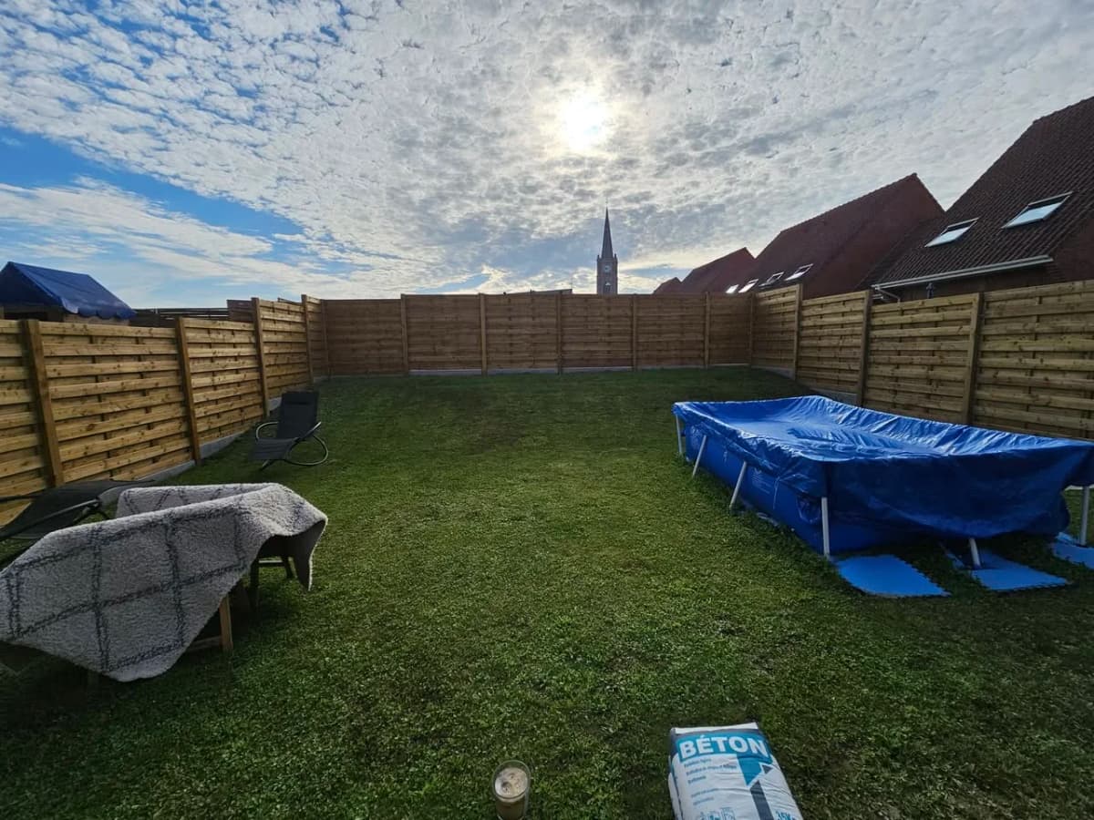 Pose clôture pleine bois avec soubassement béton — Cambrai (59)