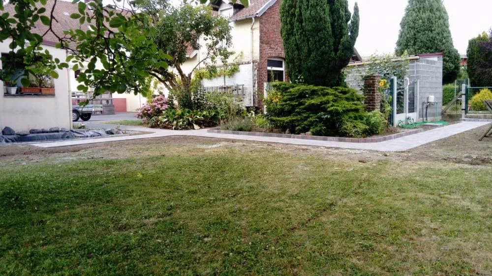 Création d'un bassin et allées en pavé à Douai (59) — photo 4