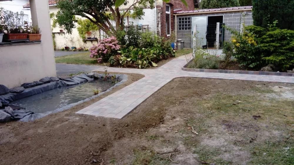 Création d'un bassin et allées en pavé à Douai (59) — photo 7