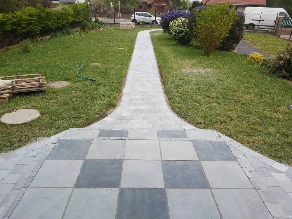 Allée pavée et palier d'entrée en pierre bleue Douai (59)
