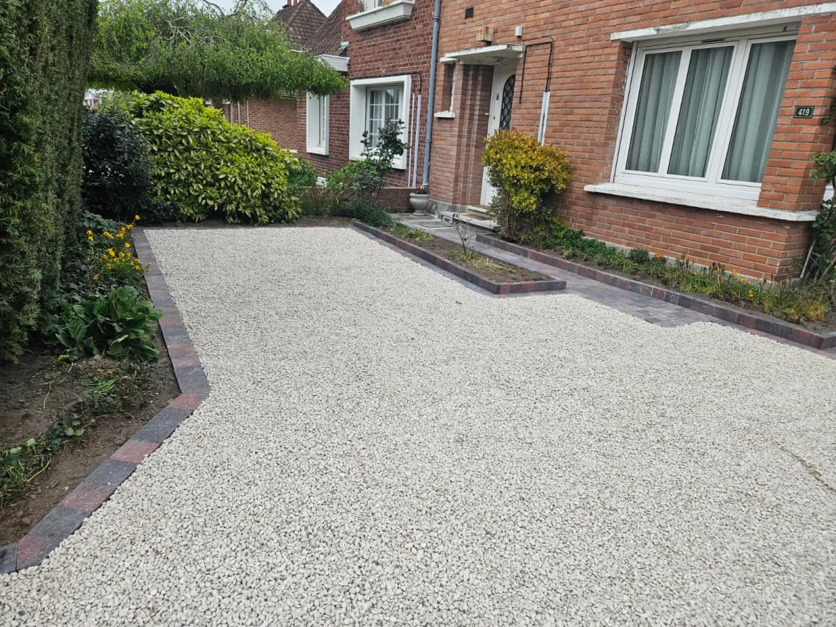 Création d'une allée de garage — Pavés et gravier sur dalle alvéolée — Cambrai (59)