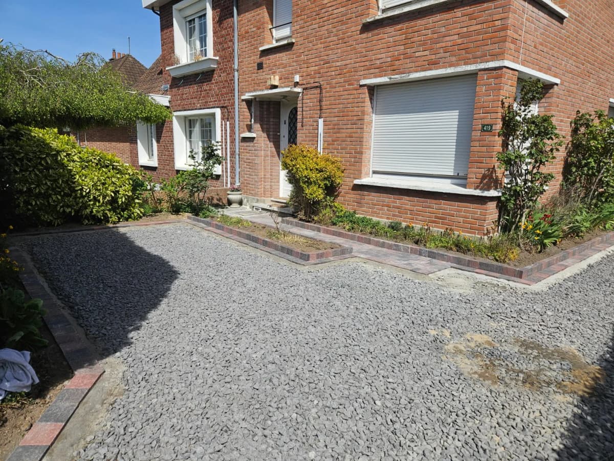 Création d'une allée de garage — Pavés et gravier sur dalle alvéolée — Cambrai (59) — avant travaux
