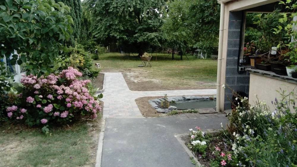 Création d'un bassin et allées en pavé à Douai (59)
